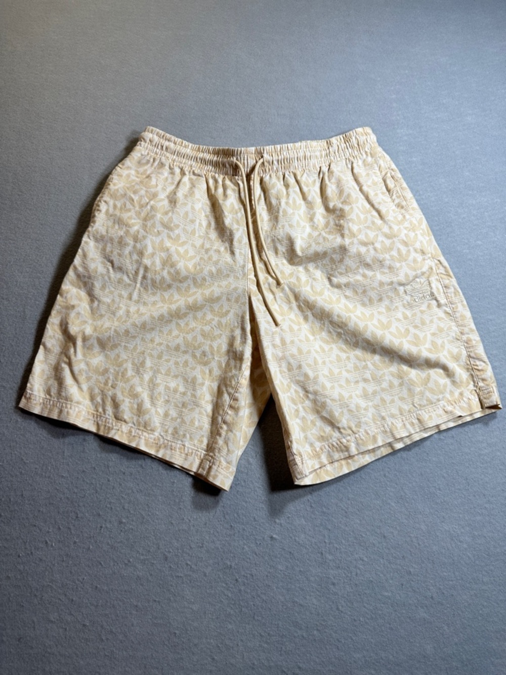 Adidas Shorts Mens Medium Cream Tan All Over Print Cotton Casual Pockets